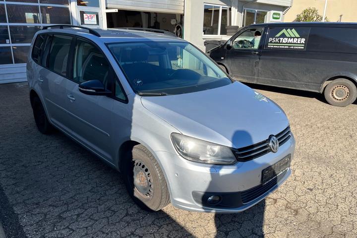Sølv VW Touran fra 2015