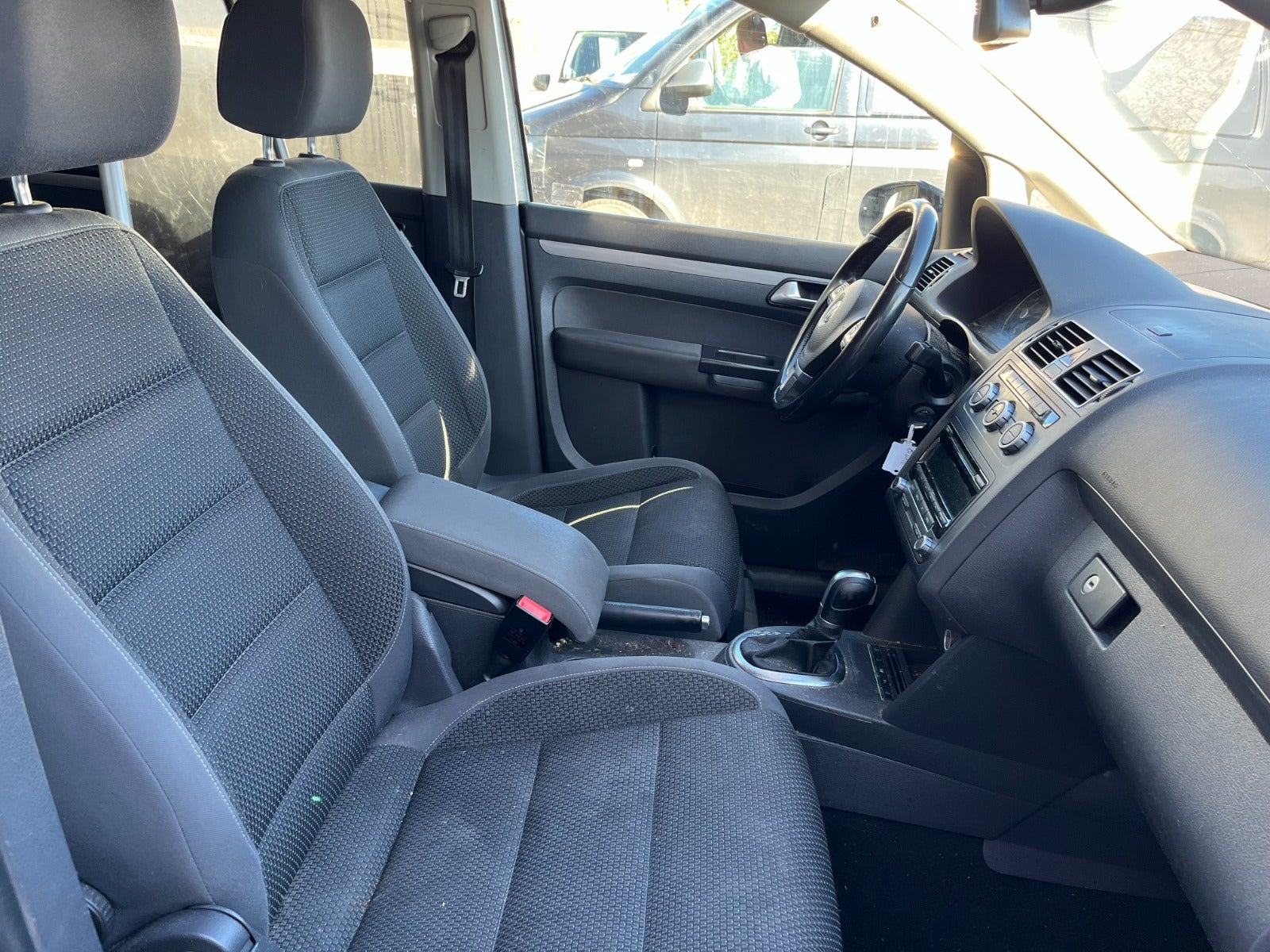 Sølv VW Touran fra 2015