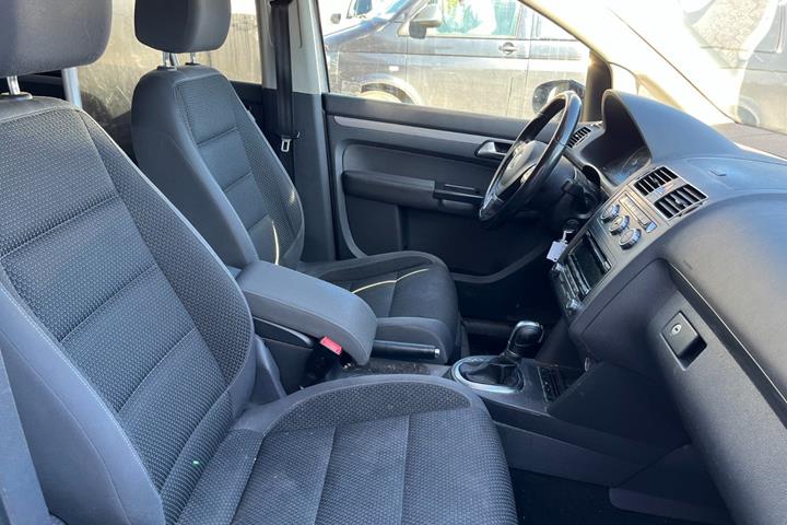Sølv VW Touran fra 2015