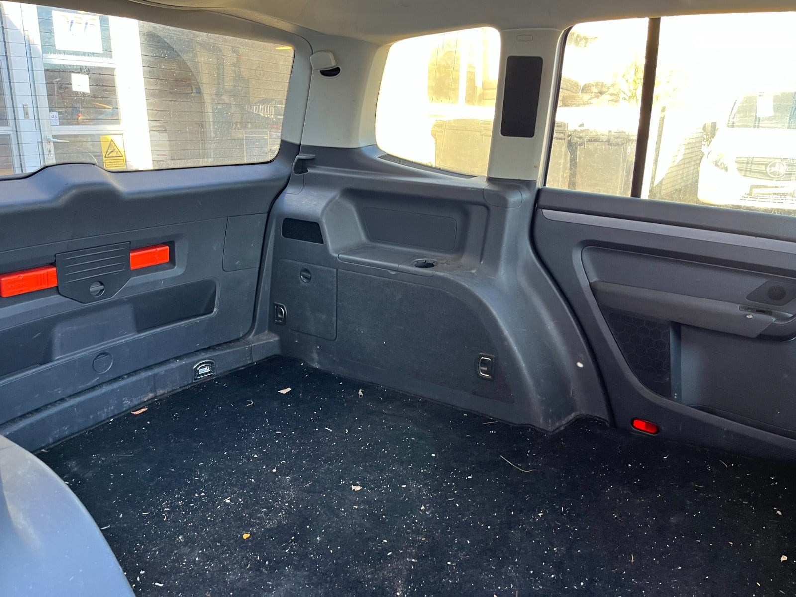 Sølv VW Touran fra 2015