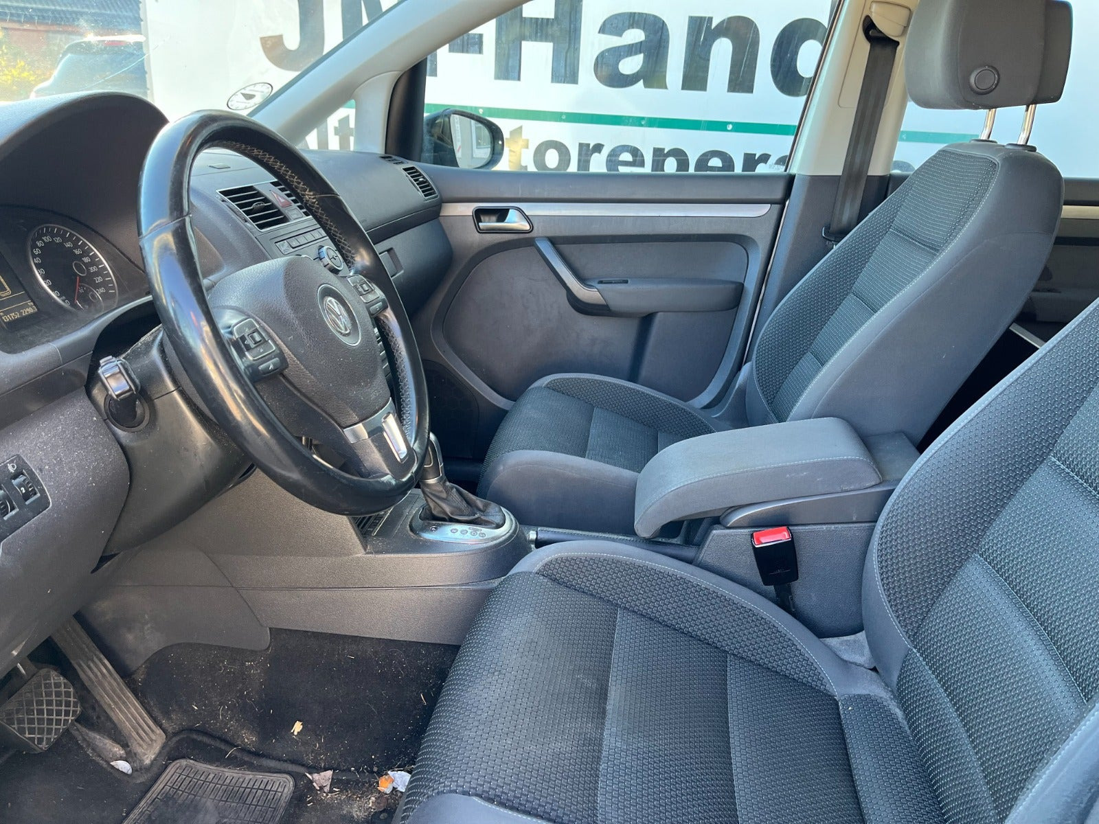 Sølv VW Touran fra 2015