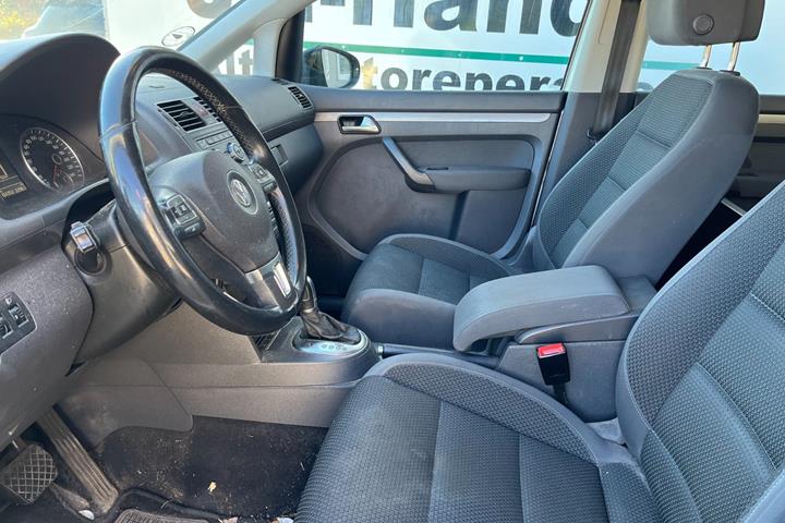 Sølv VW Touran fra 2015