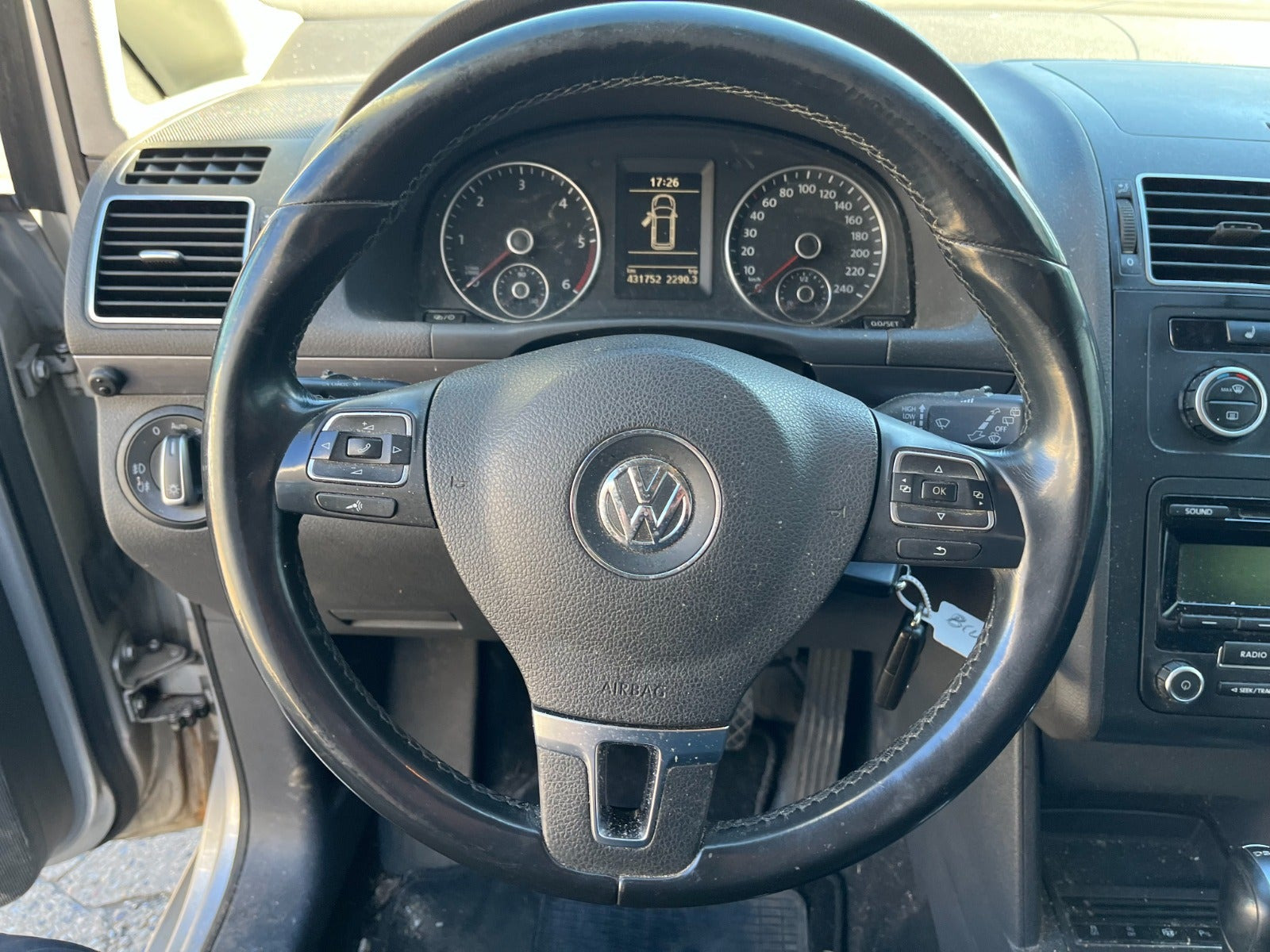 Sølv VW Touran fra 2015