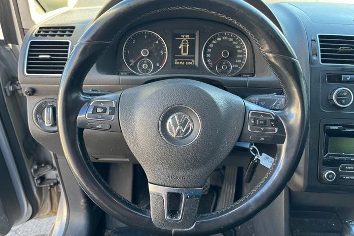 Sølv VW Touran fra 2015