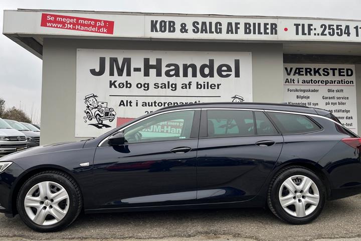 Blå Opel Insignia fra 2018