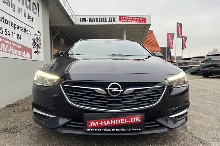 Blå Opel Insignia fra 2018