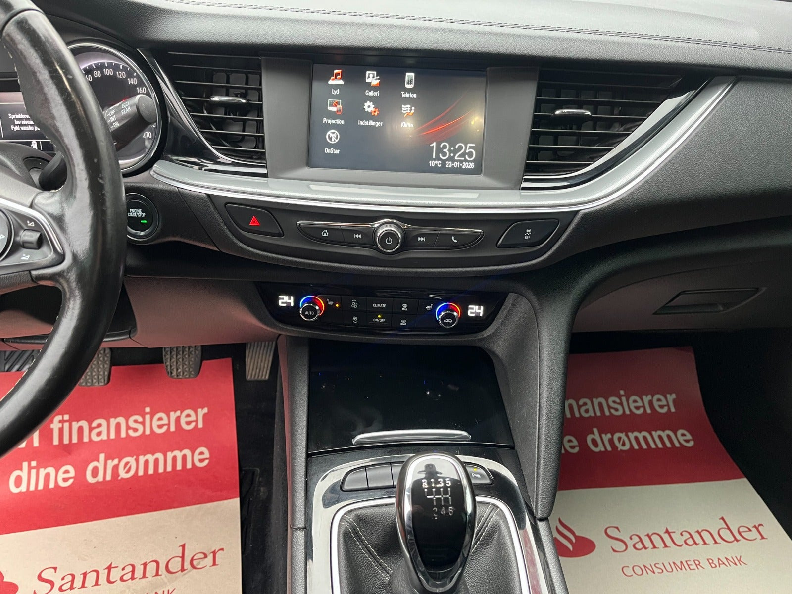 Blå Opel Insignia fra 2018