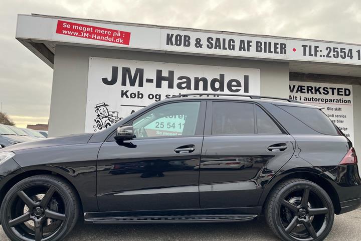 Sort Mercedes ML350 fra 2013