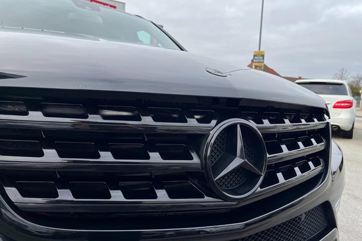 Sort Mercedes ML350 fra 2013