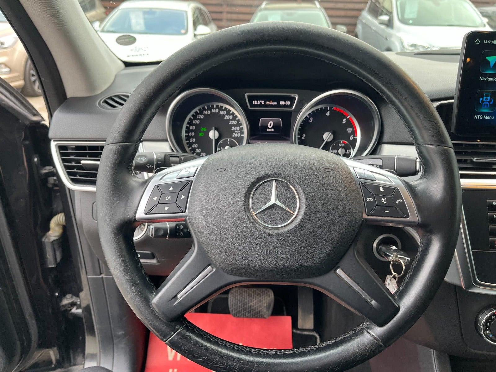 Sort Mercedes ML350 fra 2013