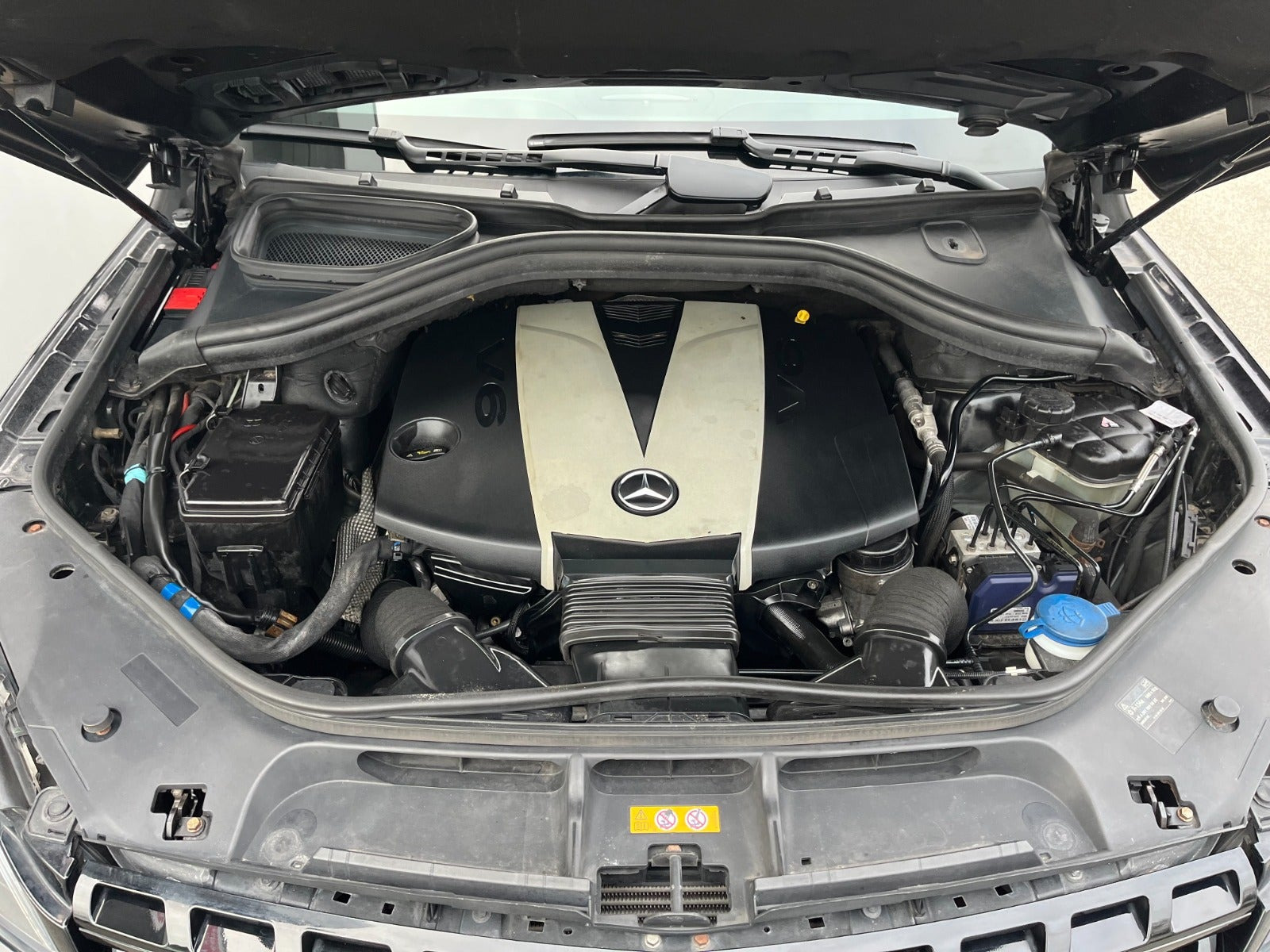Sort Mercedes ML350 fra 2013