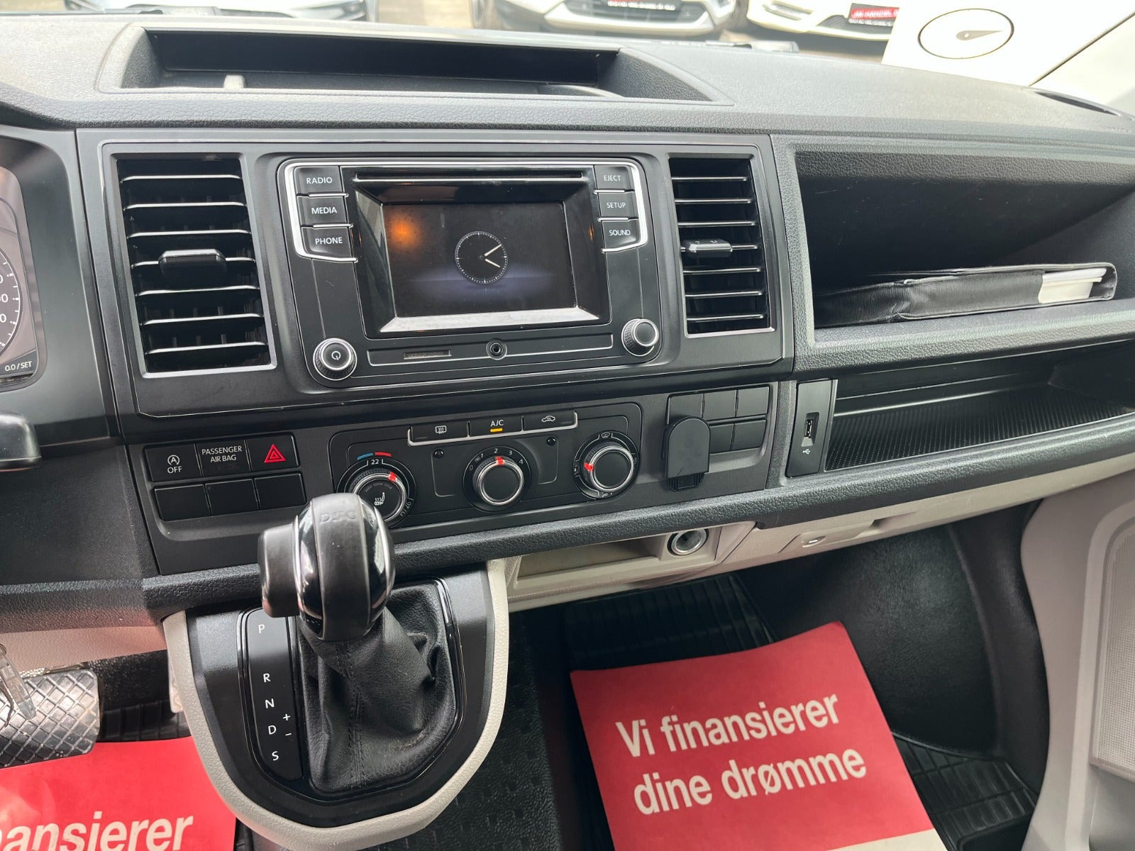 Hvid VW Transporter fra 2017
