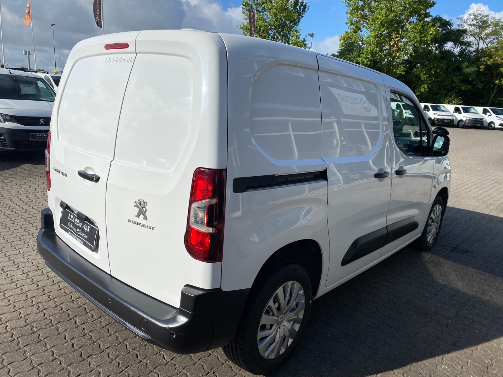 Hvid Peugeot Partner fra 2022