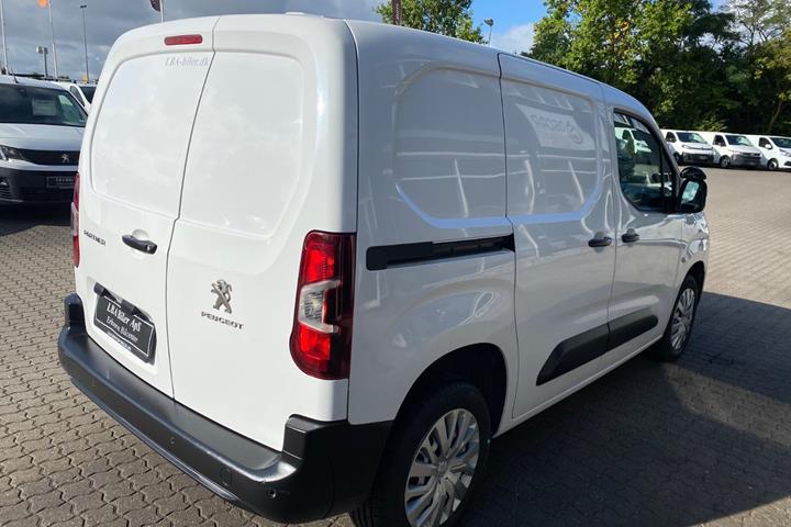 Hvid Peugeot Partner fra 2022