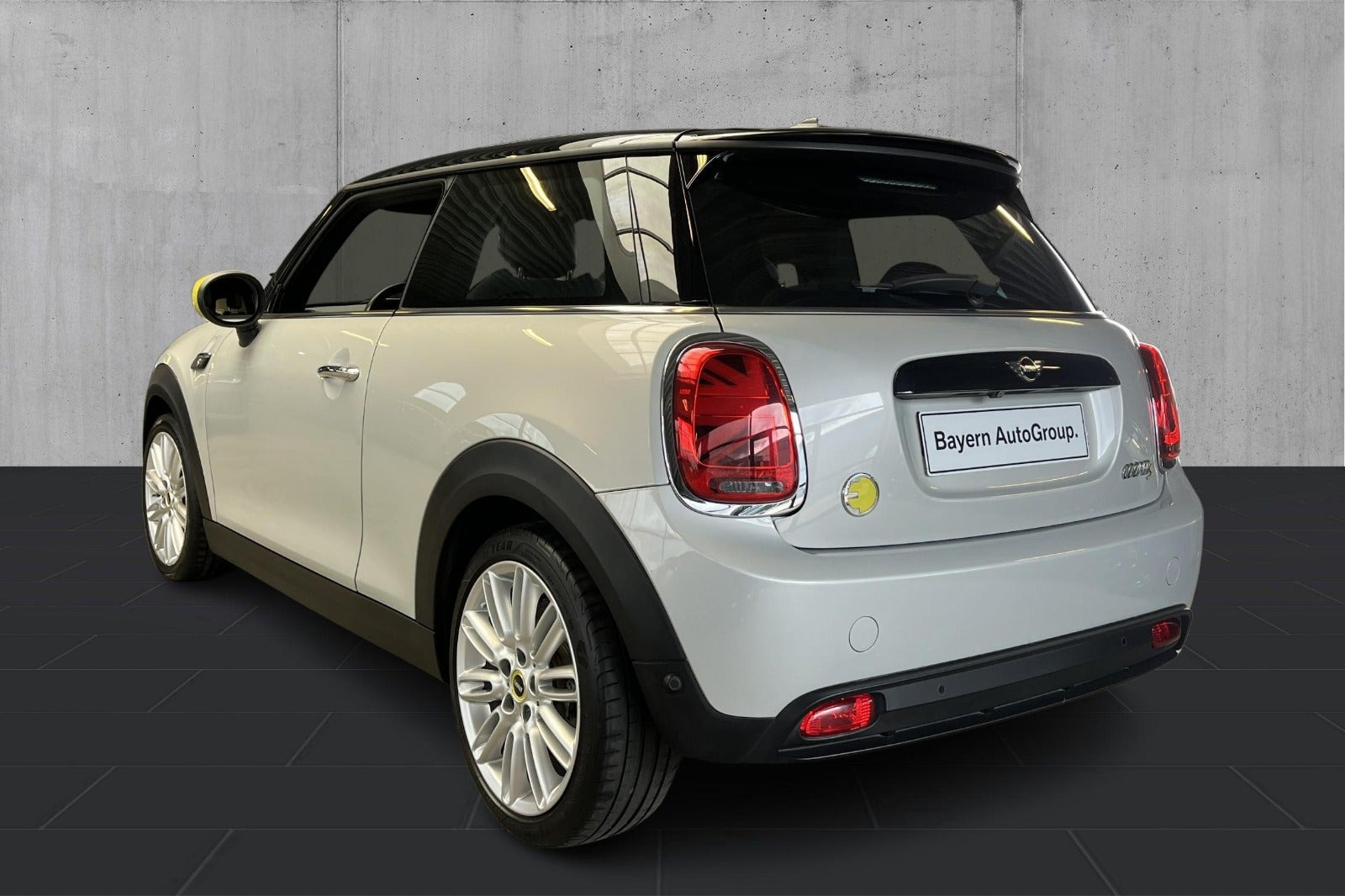 Hvid Mini Cooper SE fra 2021