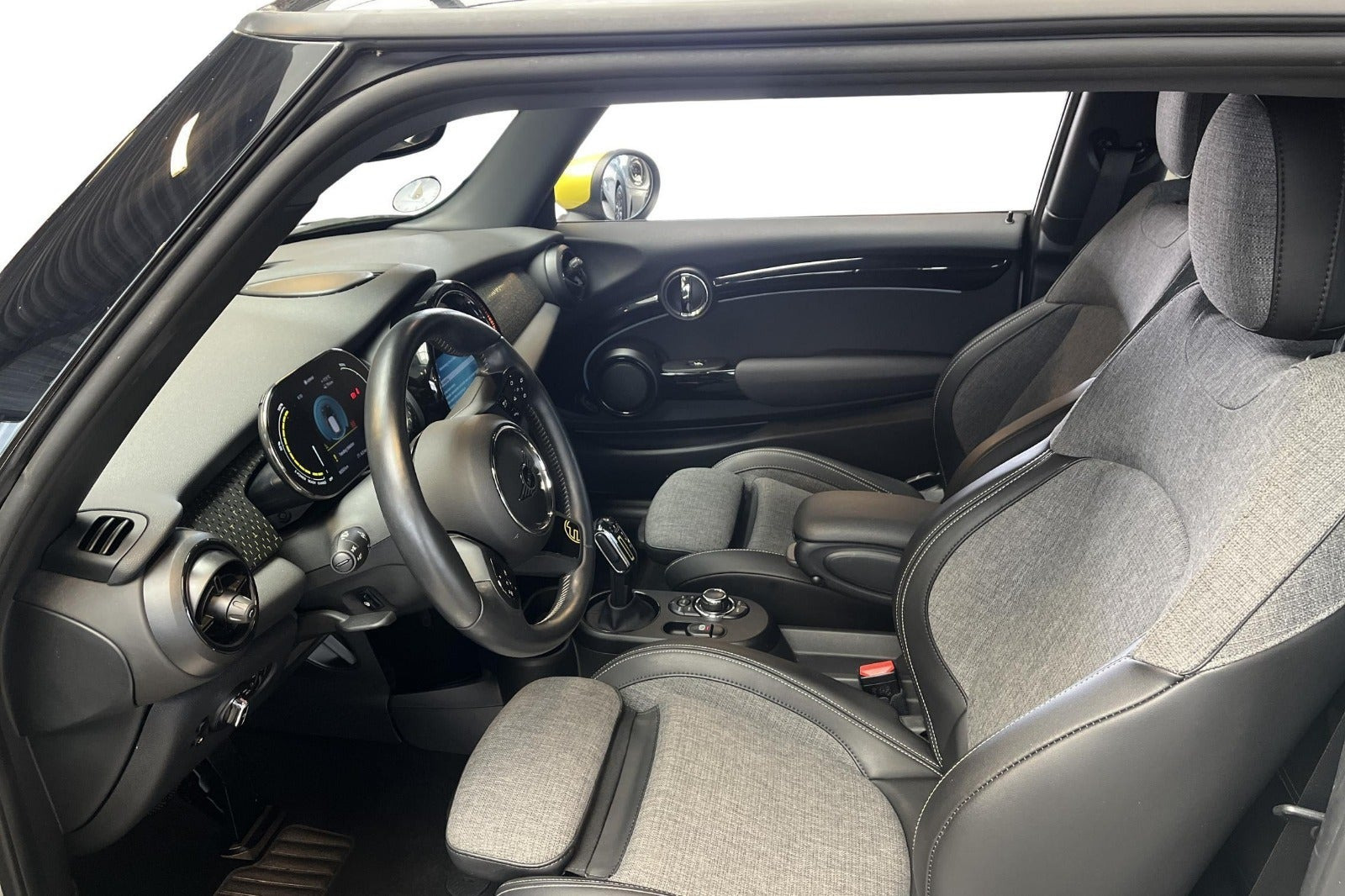 Hvid Mini Cooper SE fra 2021