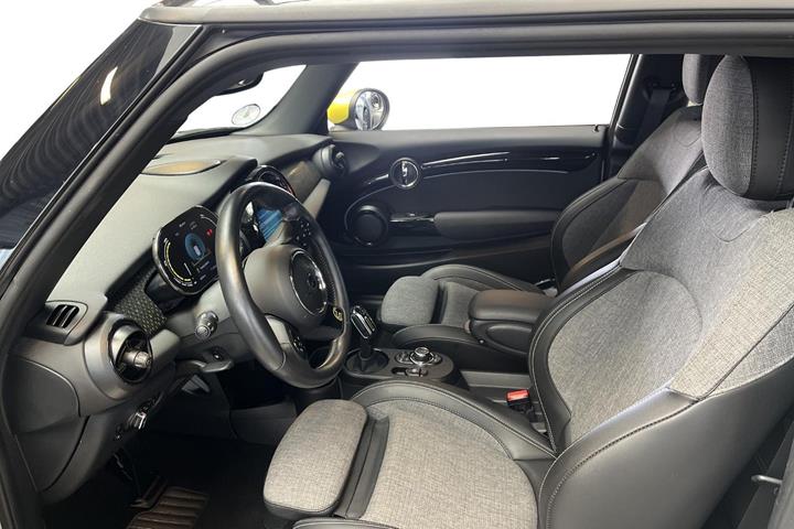 Hvid Mini Cooper SE fra 2021