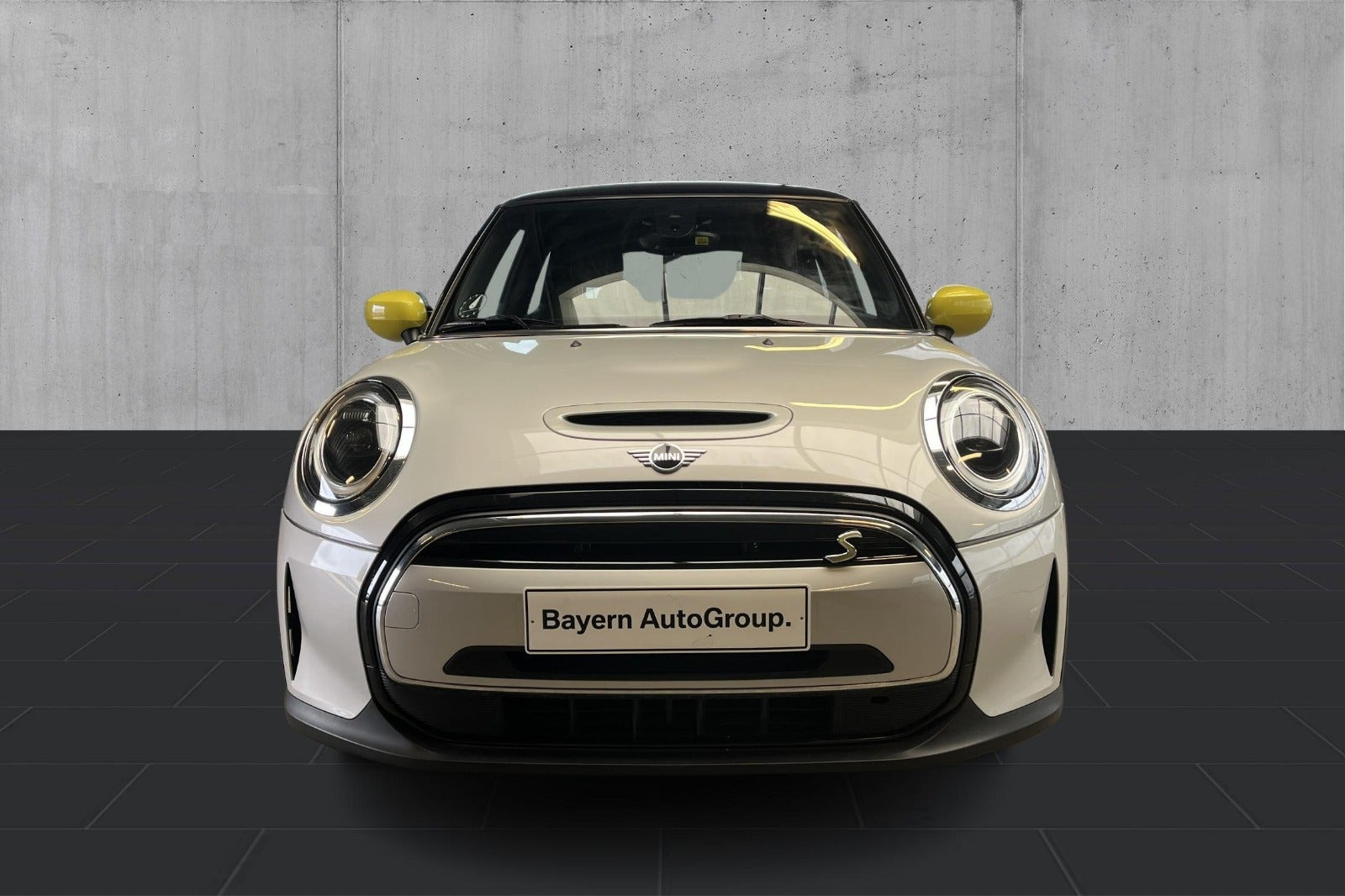 Hvid Mini Cooper SE fra 2021