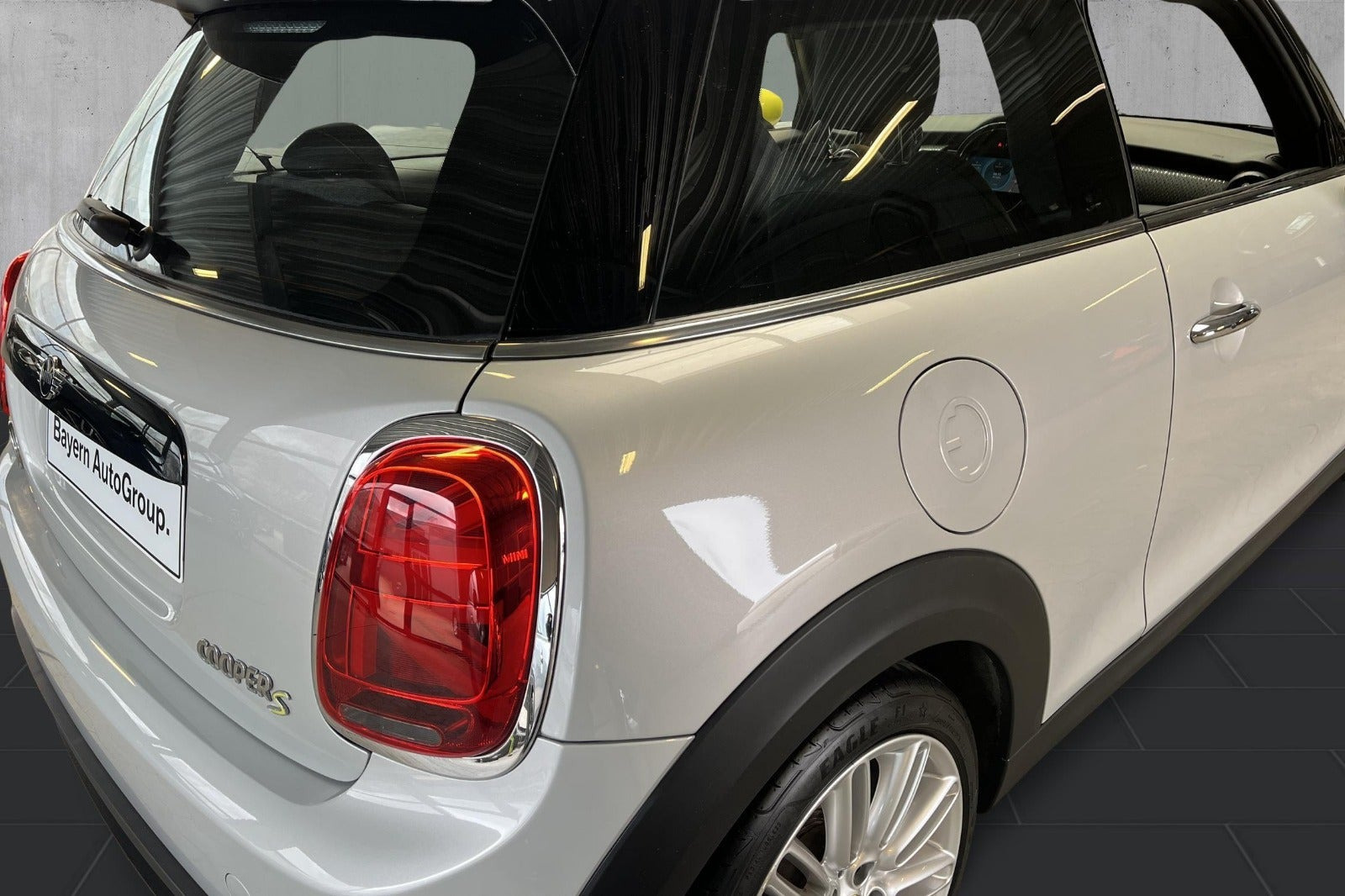Hvid Mini Cooper SE fra 2021