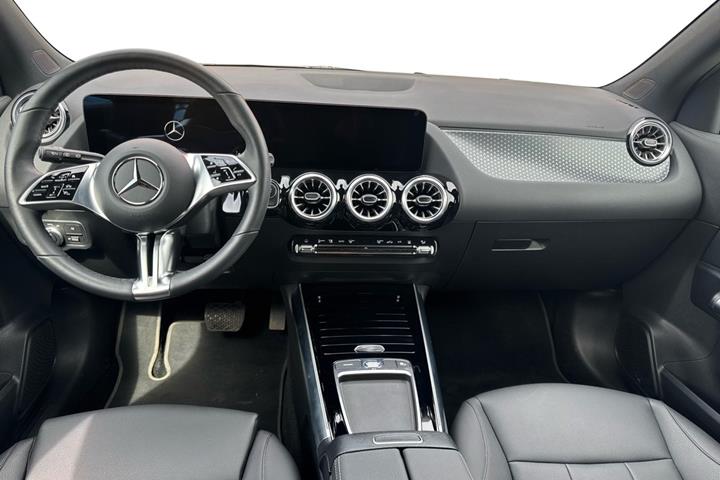 Hvid Mercedes EQA250 fra 2025