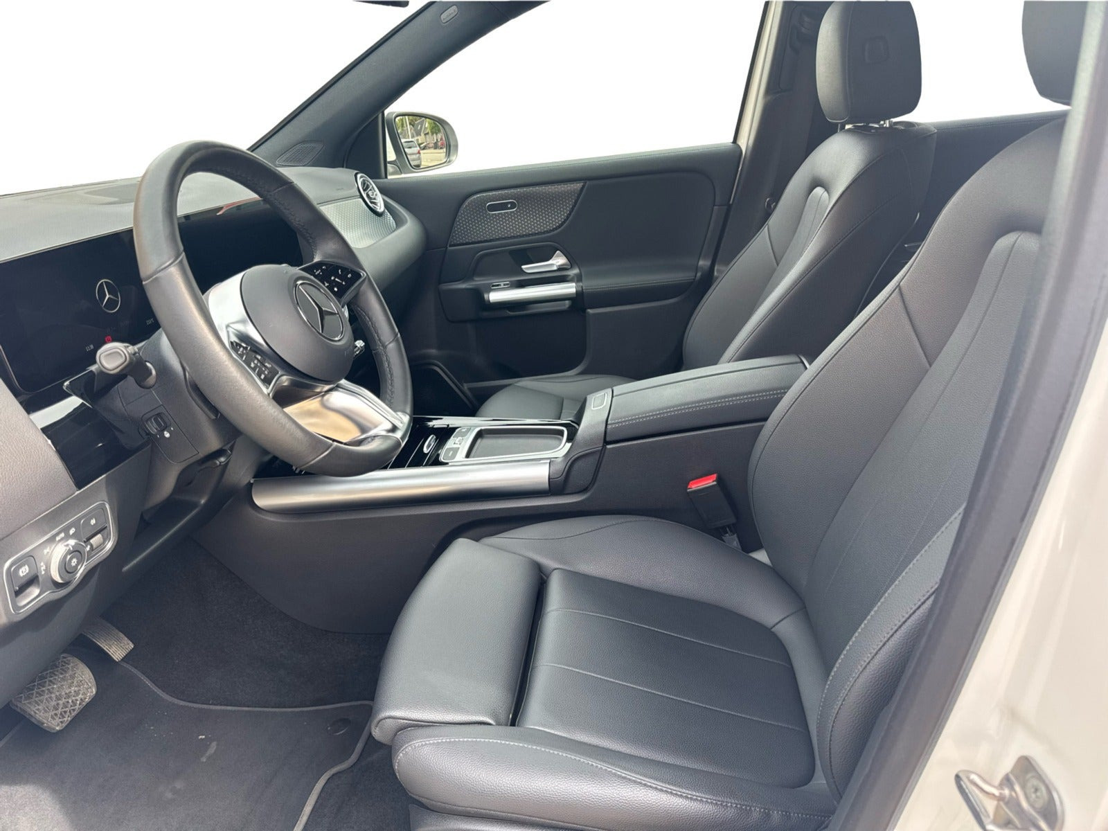 Hvid Mercedes EQA250 fra 2025