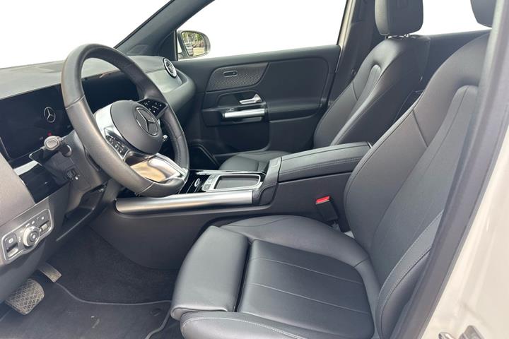 Hvid Mercedes EQA250 fra 2025