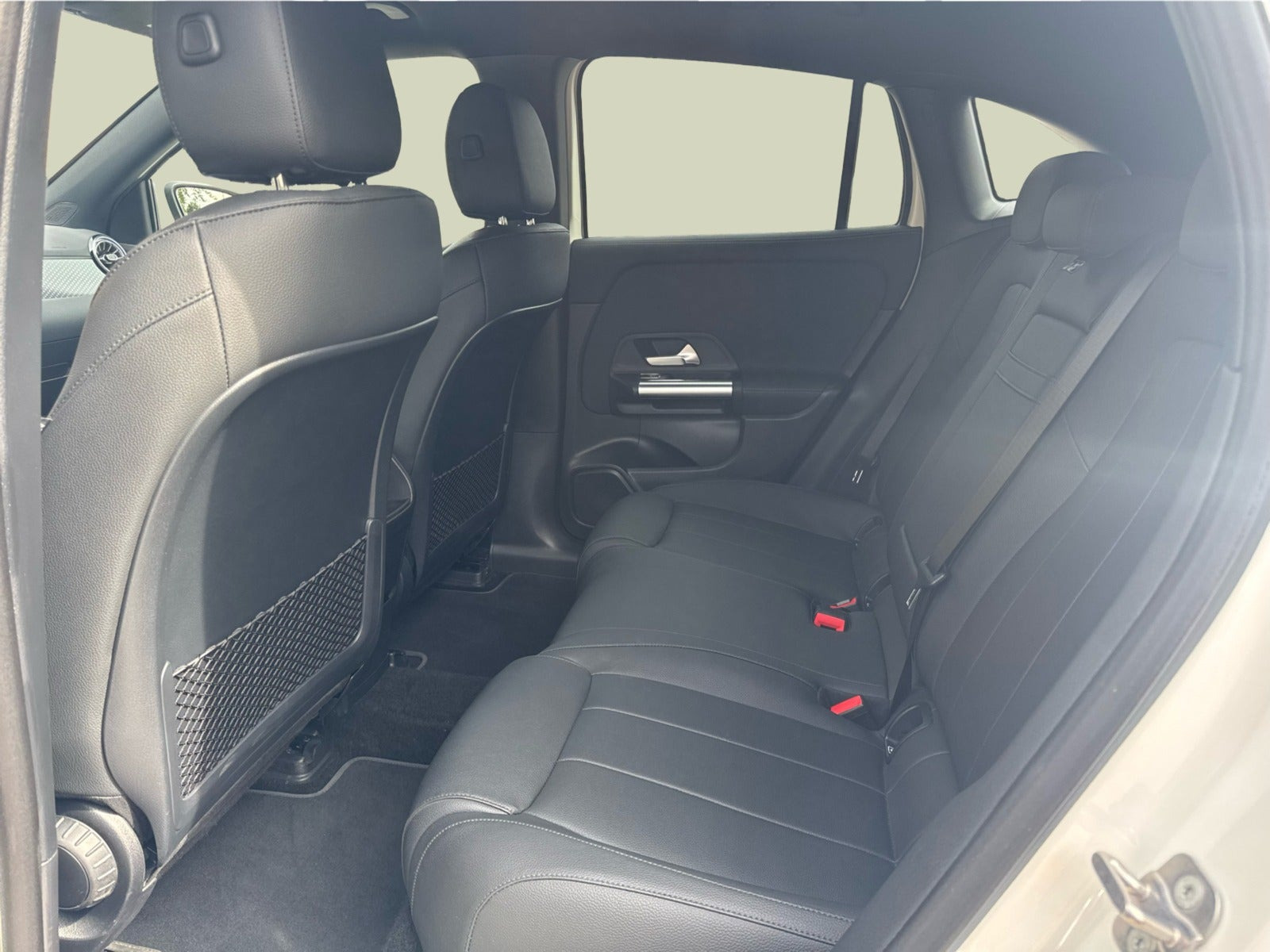 Hvid Mercedes EQA250 fra 2025