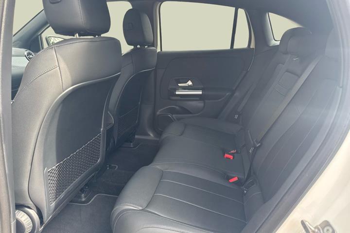 Hvid Mercedes EQA250 fra 2025