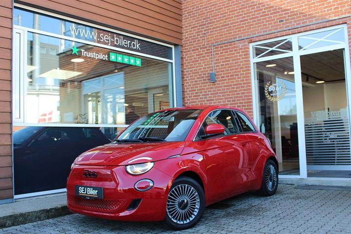 Rød Fiat 500e fra 2022