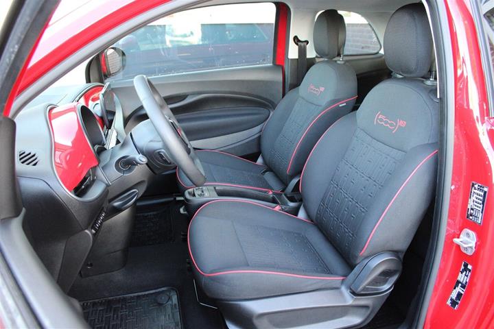 Rød Fiat 500e fra 2022