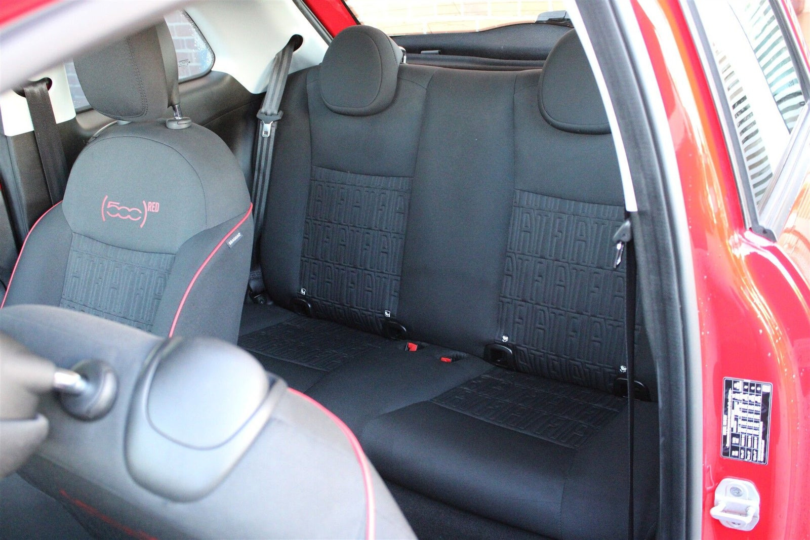 Rød Fiat 500e fra 2022