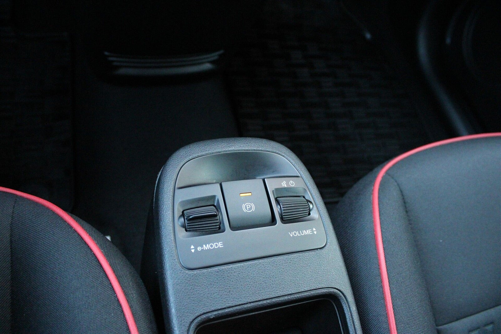 Rød Fiat 500e fra 2022