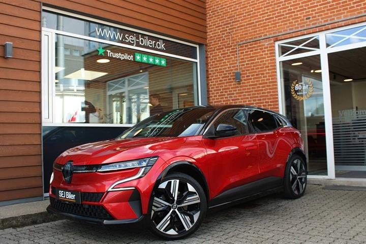 Rød Renault Megane E-Tech fra 2024