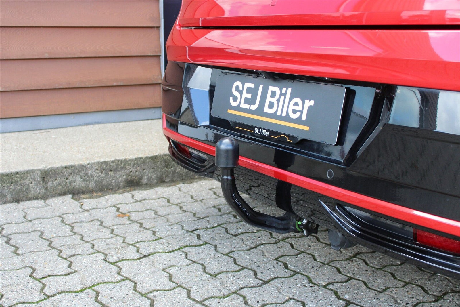Rød Renault Megane E-Tech fra 2024