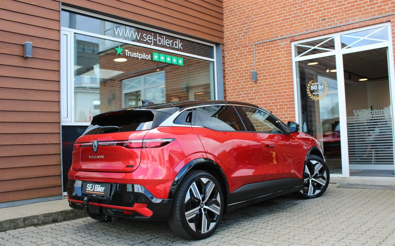 Rød Renault Megane E-Tech fra 2024