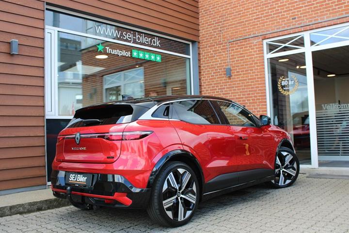 Rød Renault Megane E-Tech fra 2024