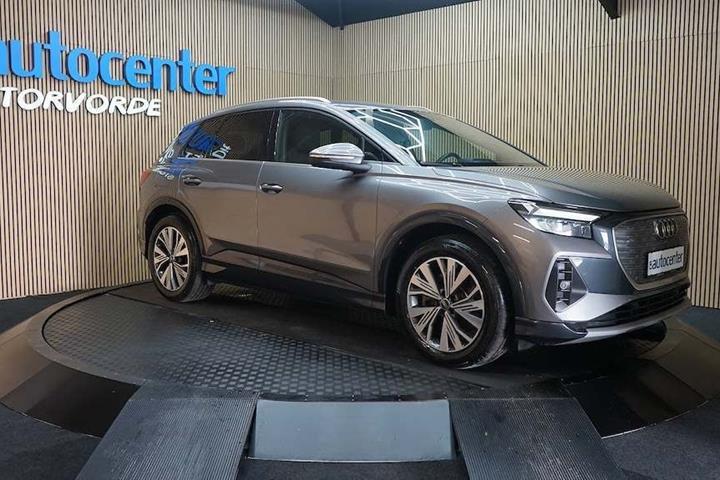 Grå Audi Q4 e-tron fra 2024