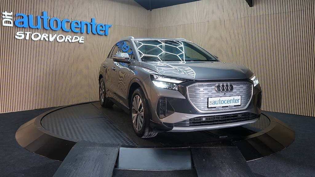 Grå Audi Q4 e-tron fra 2024