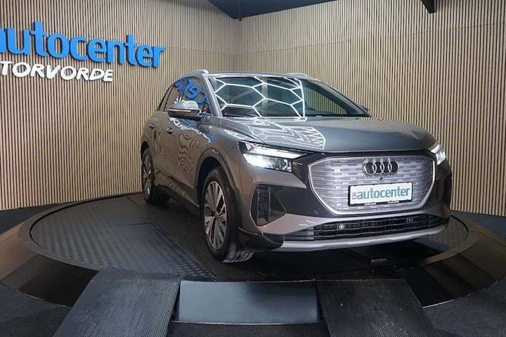 Grå Audi Q4 e-tron fra 2024