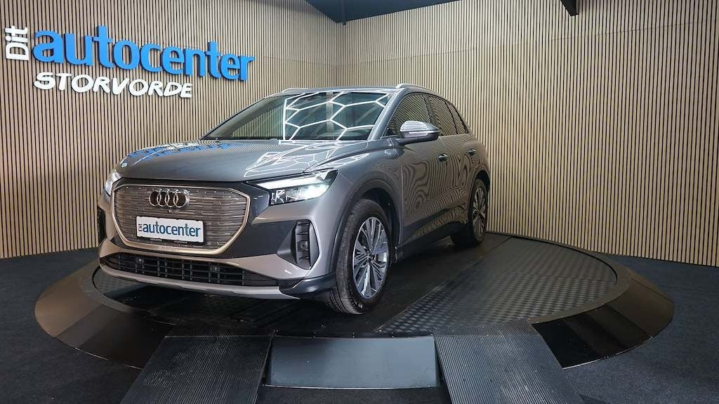 Grå Audi Q4 e-tron fra 2024