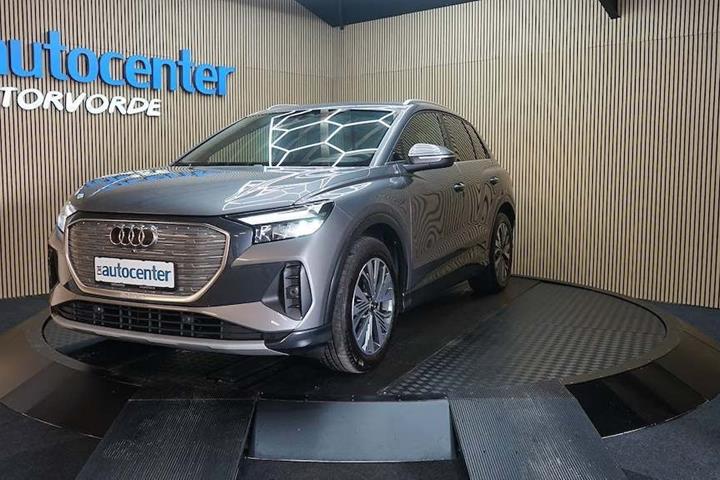 Grå Audi Q4 e-tron fra 2024