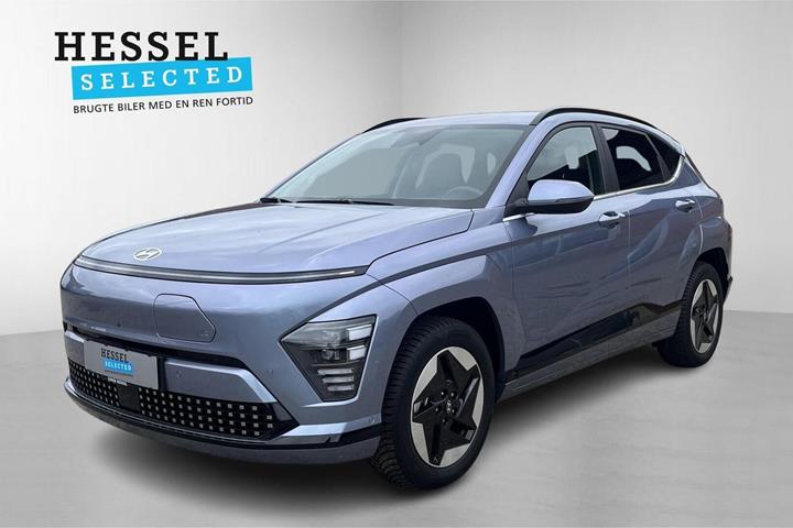 Blå Hyundai Kona fra 2025 set udefra