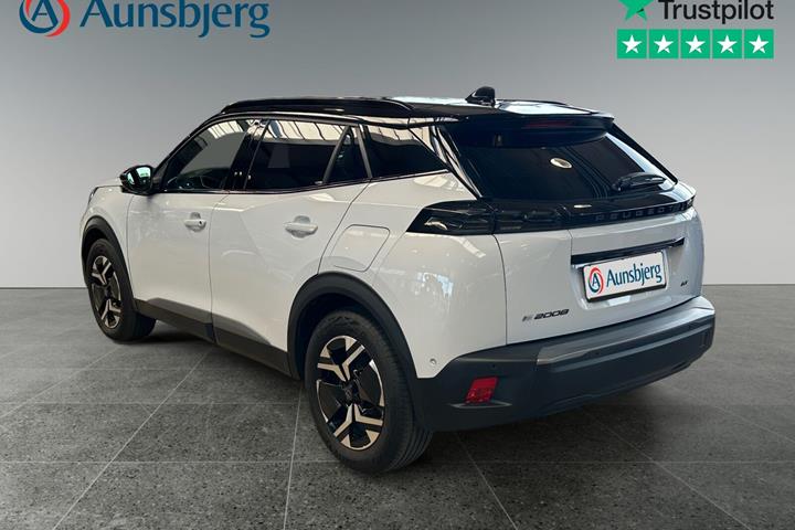 Hvid Peugeot e-2008 fra 2025