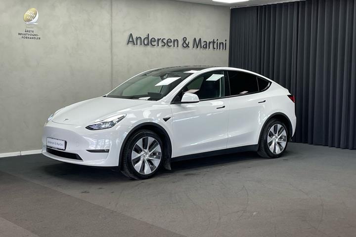 Hvid Tesla Model Y fra 2022 set udefra
