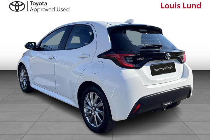 Hvid Toyota Yaris fra 2023