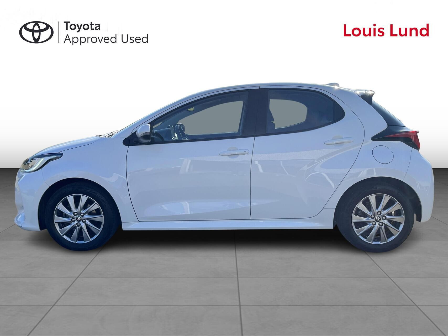 Hvid Toyota Yaris fra 2023