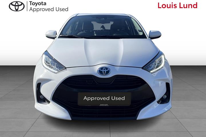 Hvid Toyota Yaris fra 2023