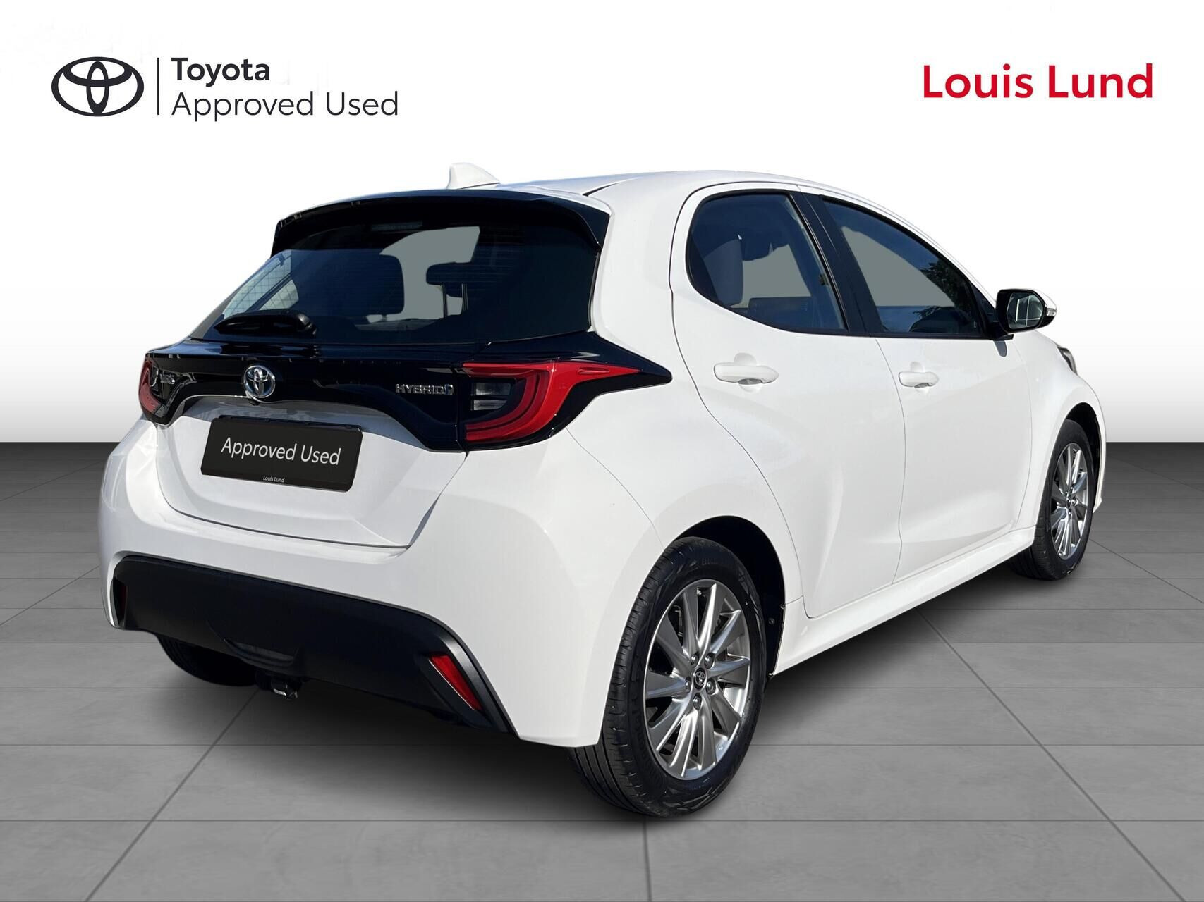 Hvid Toyota Yaris fra 2023