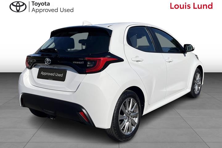 Hvid Toyota Yaris fra 2023