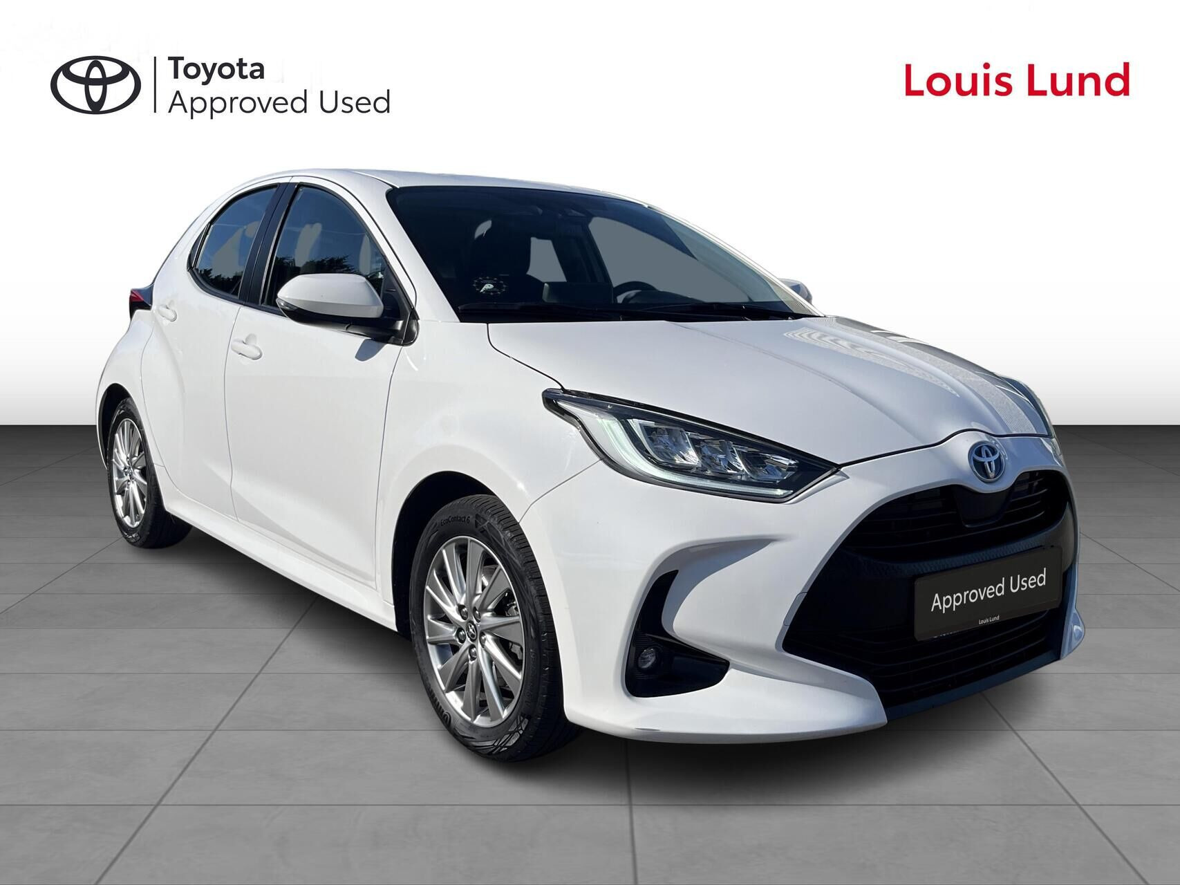 Hvid Toyota Yaris fra 2023